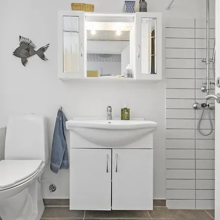 3 Bedroom Amazing In Tatil Evi Føllenslev