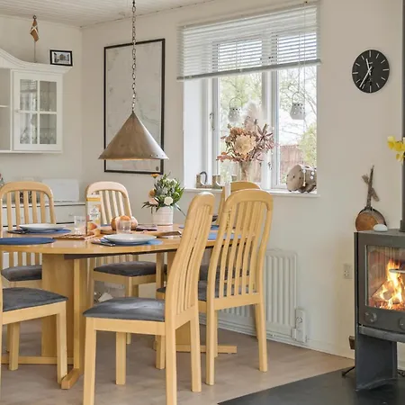 3 Bedroom Amazing In Tatil Evi Føllenslev